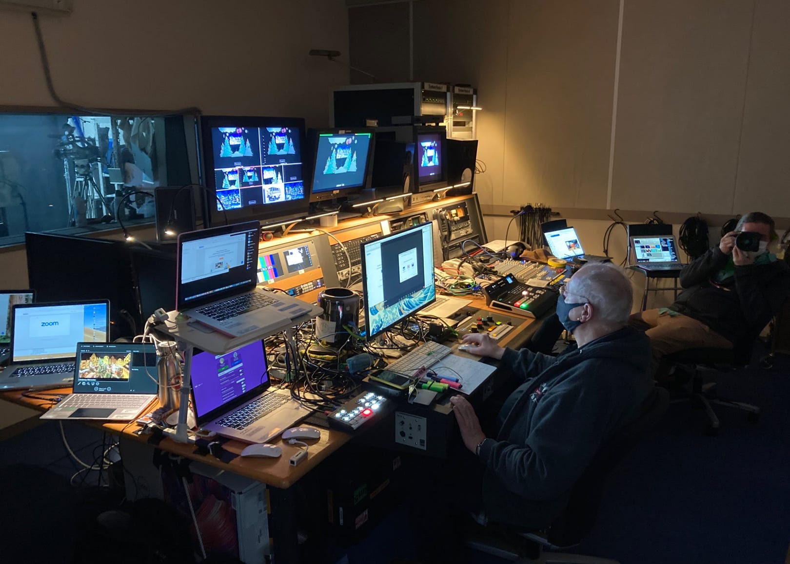 another day in the office FOH AV control Zoom Global Conference ズームの会議 オーディオとビデオと照明